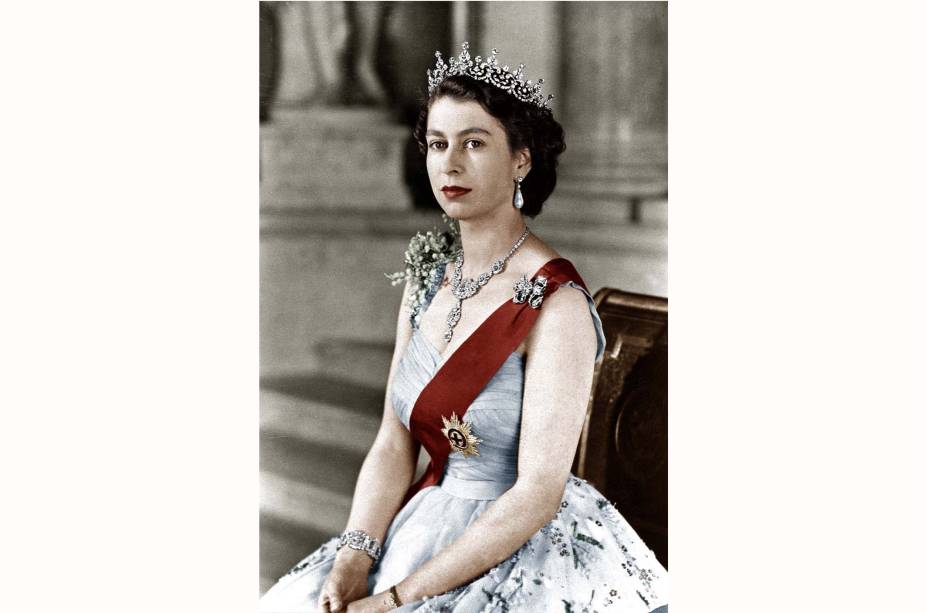 A rainha Elizabeth II em 06/02/1952, durante um ensaio fotográfico.