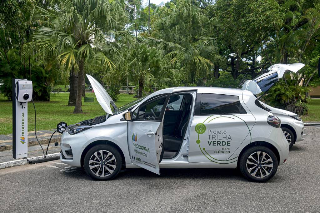 Renault-Zoe-Noronha (8).jpg SEM GASOLINA - Projeto Trilha Verde: carros elétricos são prioridade nas ilhas -