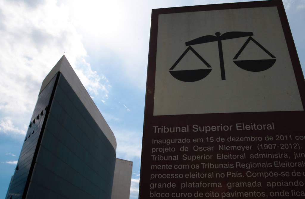 Candidatos e partidos têm até esta terça para prestar contas do 1º turno