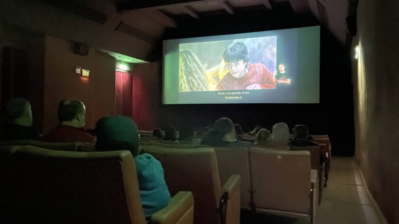 Projeção do Festival de Cinema Acessível Kids: filmes ganham audiodescrição, janela de libras e legendas descritivas -
