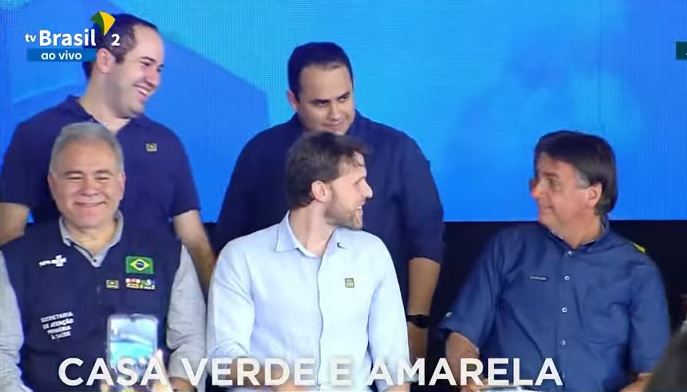 Na mira do MPF, Queiroguinha aparece em evento ao lado do pai e Bolsonaro