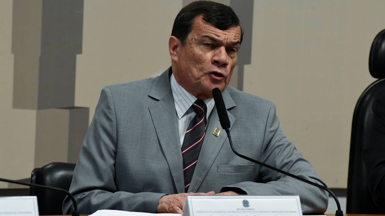 Comissão de Transparência, Governança, Fiscalização e Controle e Defesa do Consumidor (CTFC) promove audiência pública interativa para debater as recomendações dadas pelo Ministério da Defesa ao Tribunal Superior Eleitoral (TSE) para o aprimoramento do processo eleitoral. À mesa, em pronunciamento, ministro da Defesa, general Paulo Sérgio Nogueira. Foto: Geraldo Magela/Agência Senado