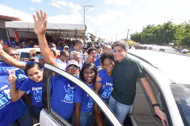 ACM Neto, candidato ao governo da Bahia pelo partido União Brasil, em campanha por municípios baianos, 06/2022. ACM Neto, candidato ao governo da Bahia pelo partido União Brasil, em campanha por municípios baianos, 06/2022.