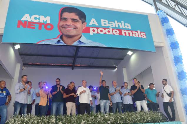 ACM Neto, candidato ao governo da Bahia pelo partido União Brasil, em campanha por municípios baianos, 05/2022. ACM Neto, candidato ao governo da Bahia pelo partido União Brasil, em campanha por municípios baianos, 05/2022.