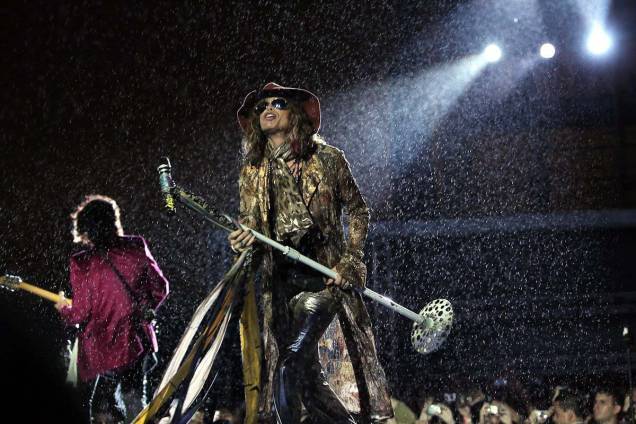 O vocalista Steven Tyler, durante `a apresentação da banda americana Aerosmith, na Arena Anhembi em São Paulo, em 2011. O vocalista Steven Tyler, durante `a apresentação da banda americana Aerosmith, na Arena Anhembi em São Paulo, em 2011.