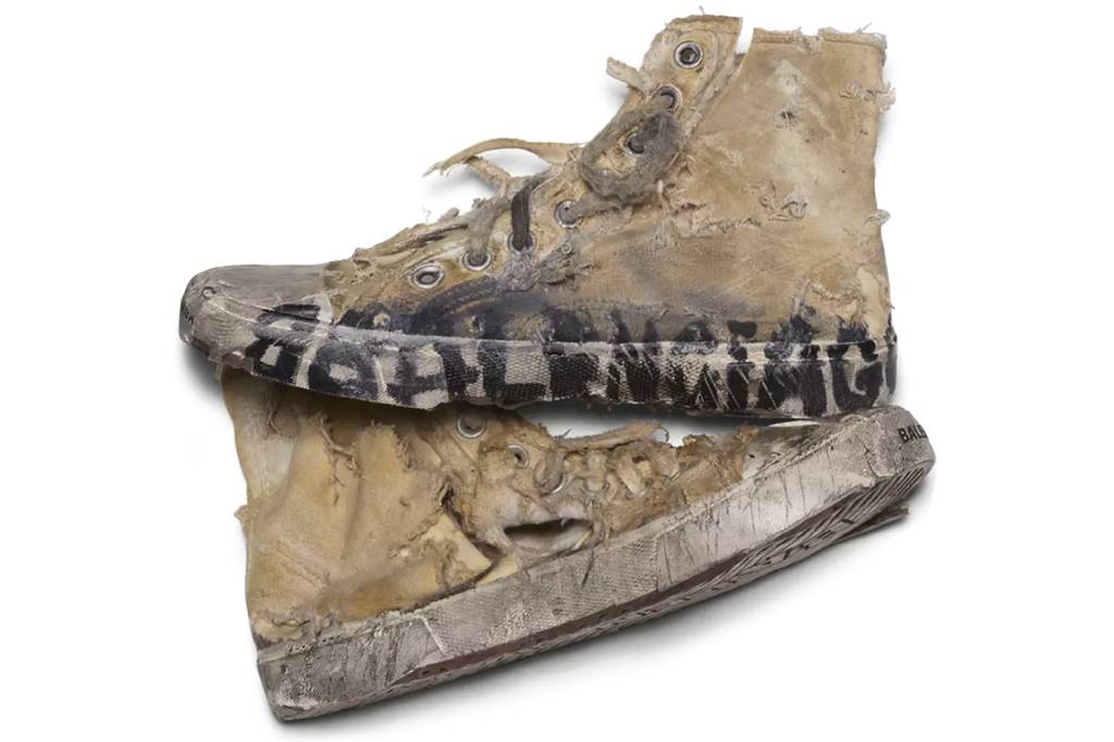 BALENCIAGA-TENIS-DESTRUIDO-2022-01.jpg VELHO FAKE - Paris Destroyed, da Balenciaga: aparência desgastada -