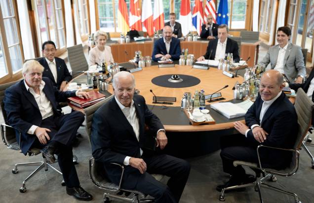 Presidente dos EUA Joe Biden, chanceler alemão Olaf Scholz, primeiro-ministro canadense Justin Trudeau, primeiro-ministro italiano Mario Draghi, presidente do Conselho Europeu Charles Michel, presidente da Comissão Europeia Ursula von der Leyen, primeiro-ministro japonês Fumio Kishida e britânico O primeiro-ministro Boris Johnson, durante a cúpula dos líderes do G7 no castelo Schloss Elmau, na Baviera. Alemanha, em 28/06/2022. Presidente dos EUA Joe Biden, chanceler alemão Olaf Scholz, primeiro-ministro canadense Justin Trudeau, primeiro-ministro italiano Mario Draghi, presidente do Conselho Europeu Charles Michel, presidente da Comissão Europeia Ursula von der Leyen, primeiro-ministro japonês Fumio Kishida e britânico O primeiro-ministro Boris Johnson, durante a cúpula dos líderes do G7 no castelo Schloss Elmau, na Baviera. Alemanha, em 28/06/2022.