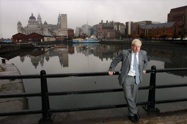 O então editor da revista Spectator Boris Johnson em visita `a Liverpool, Inglaterra, em 20/10/2004. O então editor da revista Spectator Boris Johnson em visita `a Liverpool, Inglaterra, em 20/10/2004.