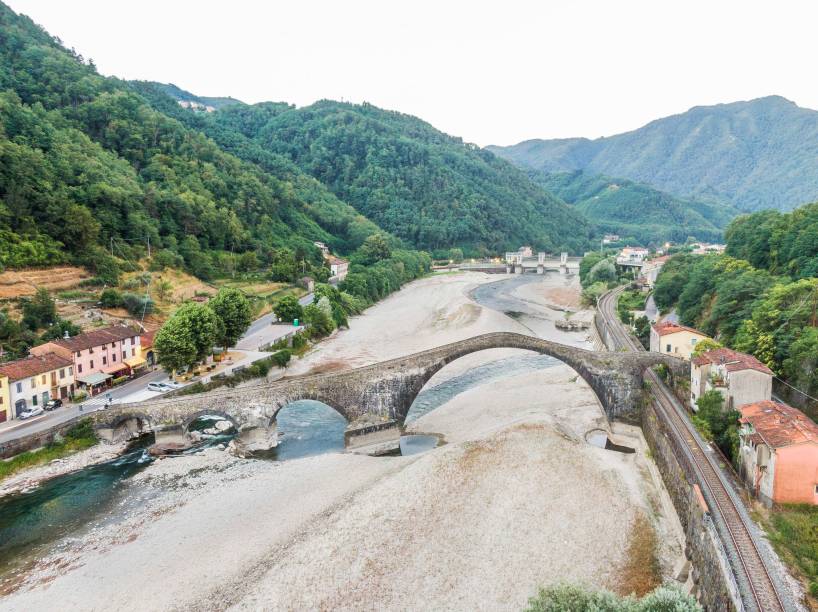 O rio Serchio, um dos principais rios da região da Toscana, no centro da Itália, ponte La Maddalena, próximo da cidade de Lucca, em 10/07/2022. O rio Serchio, um dos principais rios da região da Toscana, no centro da Itália, ponte La Maddalena, próximo da cidade de Lucca, em 10/07/2022.