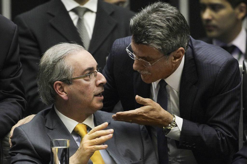 EDUARDO-CUNHA-ROMERO-JUCA-2015-227.jpg ESQUEÇAM MEU PASSADO - Cunha e Jucá: profissionais da política agora se apresentam como alternativa de renovação -