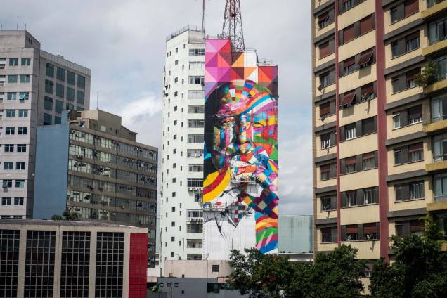 Eduardo Kobra, artísta plástico muralista, com obra na região da av. Paulista, em São Paulo. 22/01/2013. Eduardo Kobra, artísta plástico muralista, com obra na região da av. Paulista, em São Paulo. 22/01/2013.