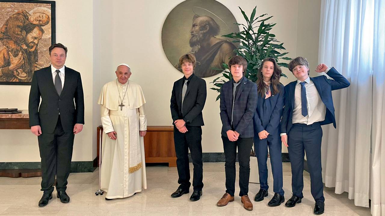 https://twitter.com/elonmusk/status/1543050489050402816/photo/1