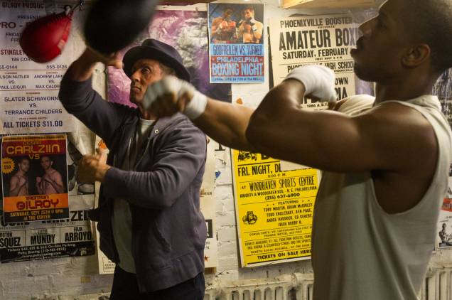 Adonis Creed, vivido por Michael B. Jordan com seu treinador Rocky Balboa, Sylvester Stallone no filme "Creed", de 2015. Adonis Creed, vivido por Michael B. Jordan com seu treinador Rocky Balboa, Sylvester Stallone no filme "Creed", de 2015.