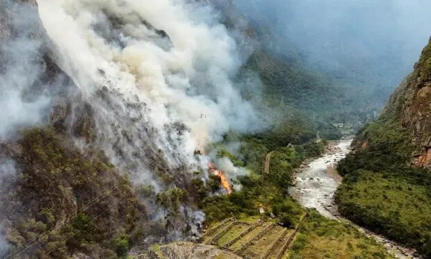 Machu Picchu é ameaçada por incêndio florestal no Peru