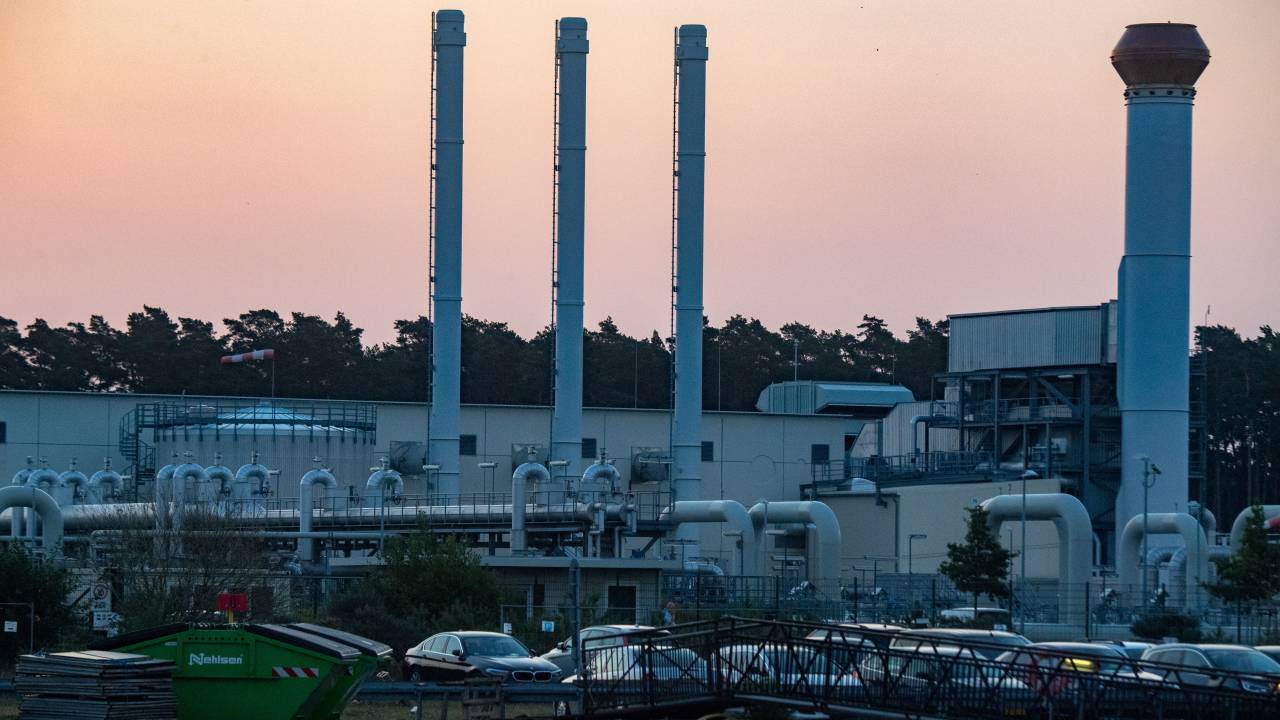 .21 July 2022, Mecklenburg-Western Pomerania, Lubmin: The gas receiving station of the Nord Stream 1 Baltic Sea pipeline and the transfer station of the OPAL long-distance gas pipeline (Ostsee-Pipeline-Anbindungsleitung - Baltic Sea Pipeline Link) can be seen in the industrial area of Lubmin. Photo: Stefan Sauer/dpa (Photo by Stefan Sauer/picture alliance via Getty Images)