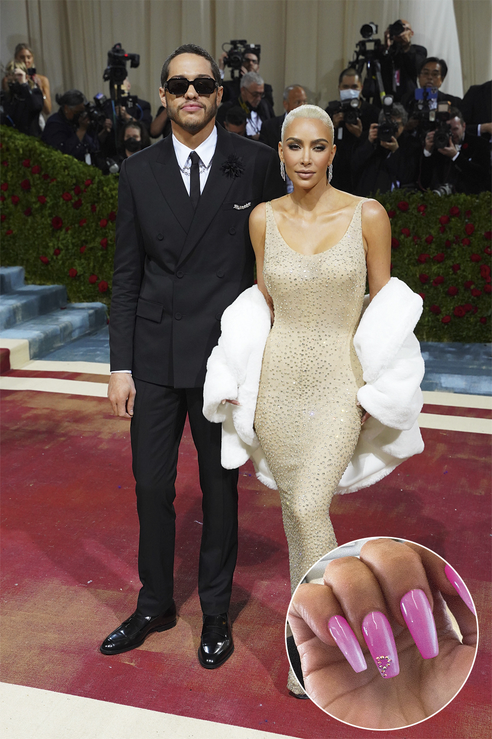 GettyImages-1395116469.jpg FASHIONISTA - Kim Kardashian e o namorado, o ator Pete Davidson: o “P” do rapaz desenhado com strass -