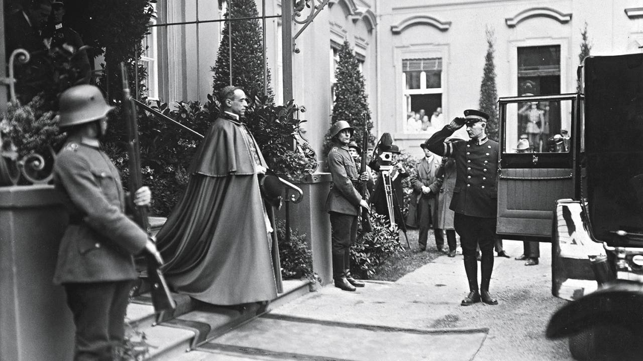 NEUTRALIDADE - O futuro papa Pio XII, ainda como núncio apostólico, em 1927: postura vacilante e condenada durante a II Guerra -