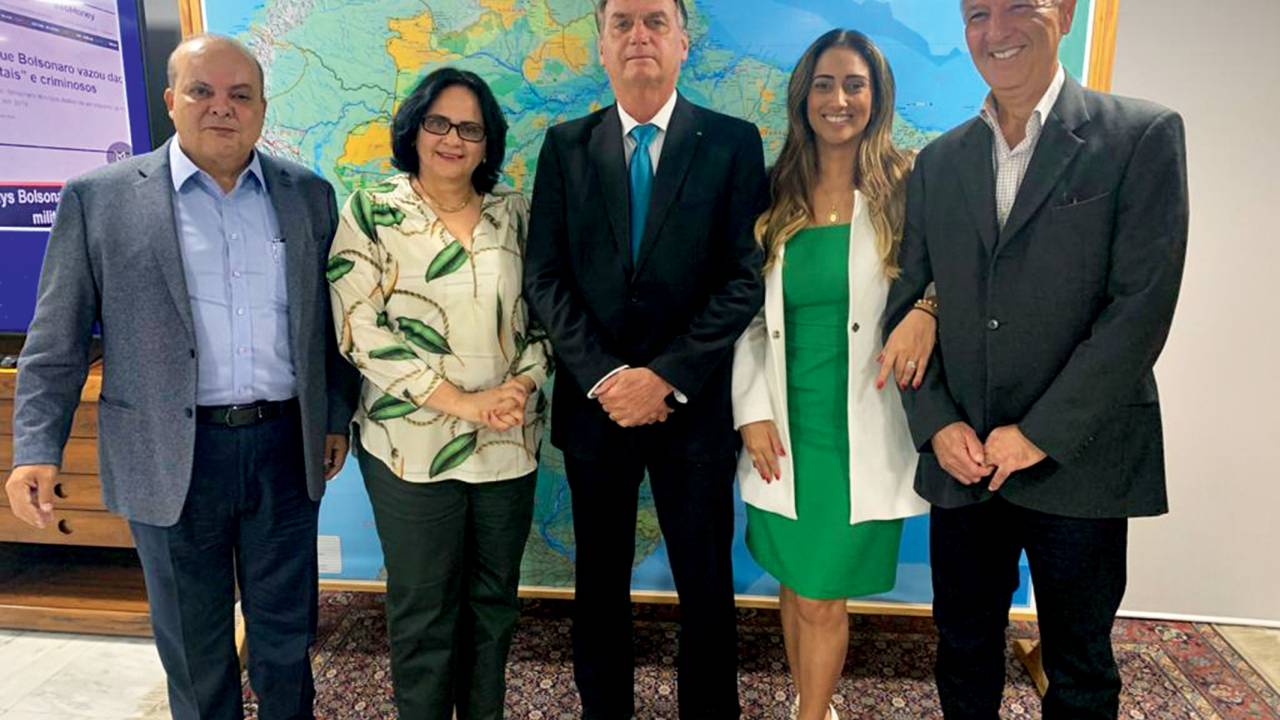 PHOTOSHOP - Ibaneis Rocha, Damares Alves, Bolsonaro, Flávia Arruda e José Roberto Arruda: as aparências enganam -