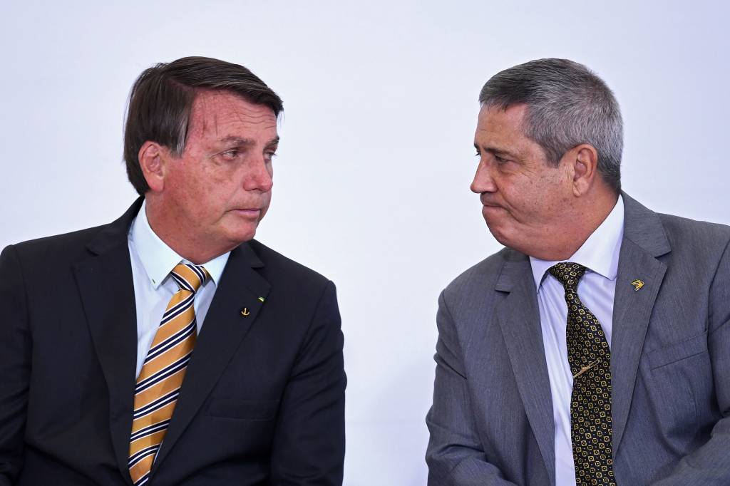 As mensagens de WhatsApp que implicaram Braga Netto em tentativa de golpe