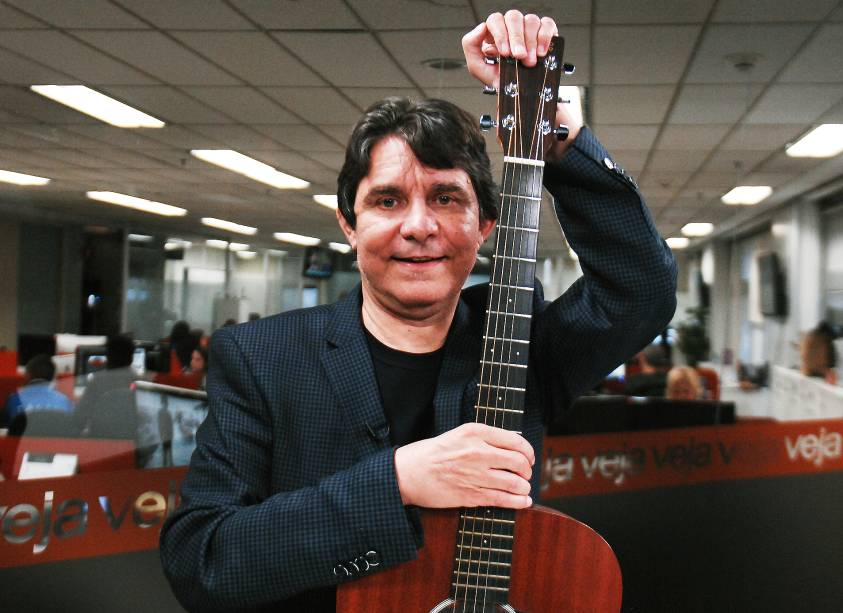 Lô Borges, músico, cantor e compositor mineiro, durante entrevista para ao site da Veja, em São Paulo. 2016. Lô Borges, músico, cantor e compositor mineiro, durante entrevista para ao site da Veja, em São Paulo. 2016.