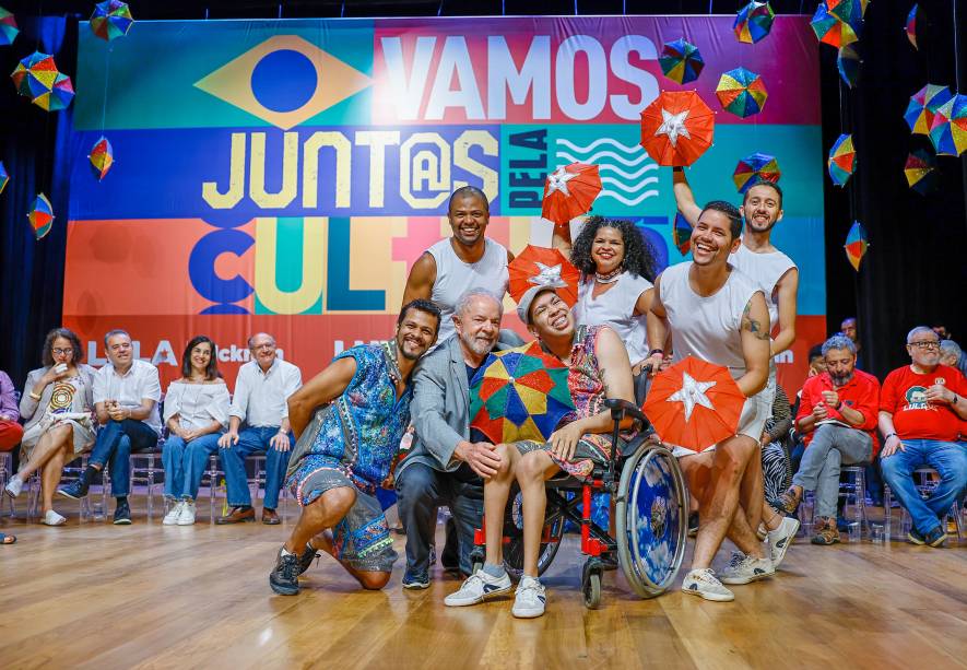 Partidários do ex presidente Lula e pré-candidato `a presidência da república, durante ato em Recife, no Teatro do Parque, com representantes de movimentos culturais. 21/07/2022