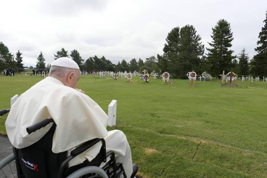 O Papa Francisco visitando o Cemitério Ermineskin Cree Nation em Maskwacis, ao sul de Edmonton, Canadá, 25/07/2022.