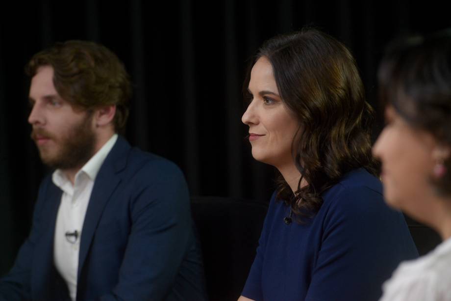 Victor Irajá, Clarissa Oliveira e Vanessa Di Sevo na bancada para entrevistar o ex-ministro -