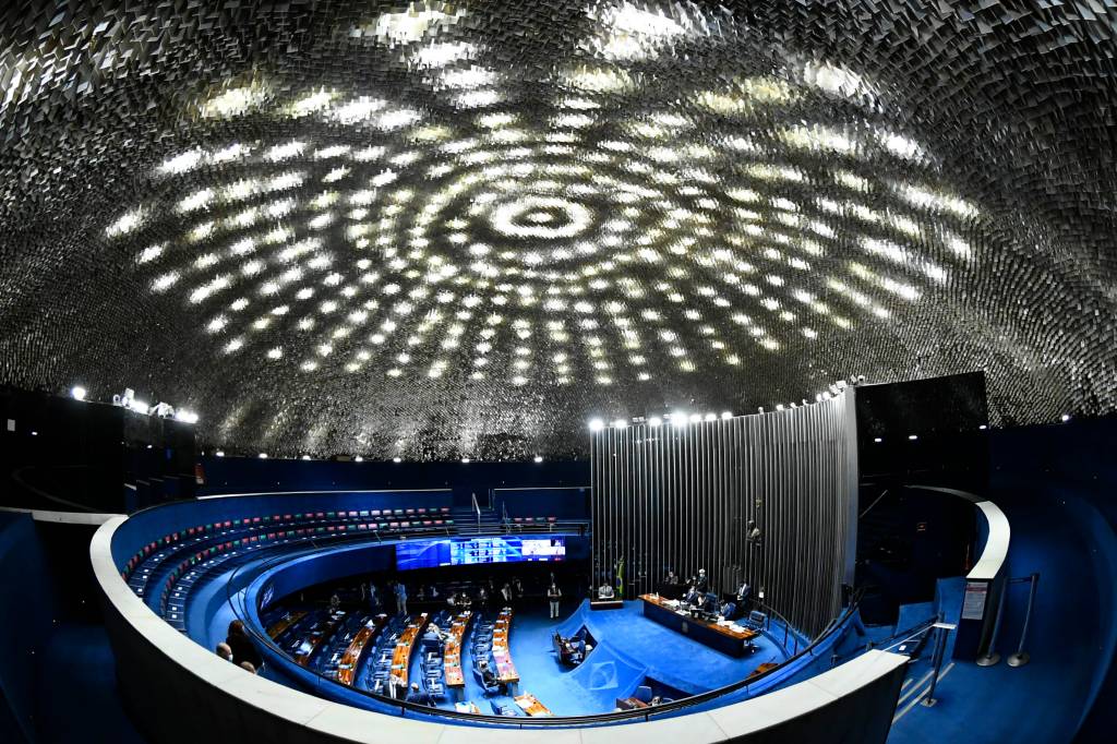 Servidores pressionam senadores para derrubar extinção da Funasa