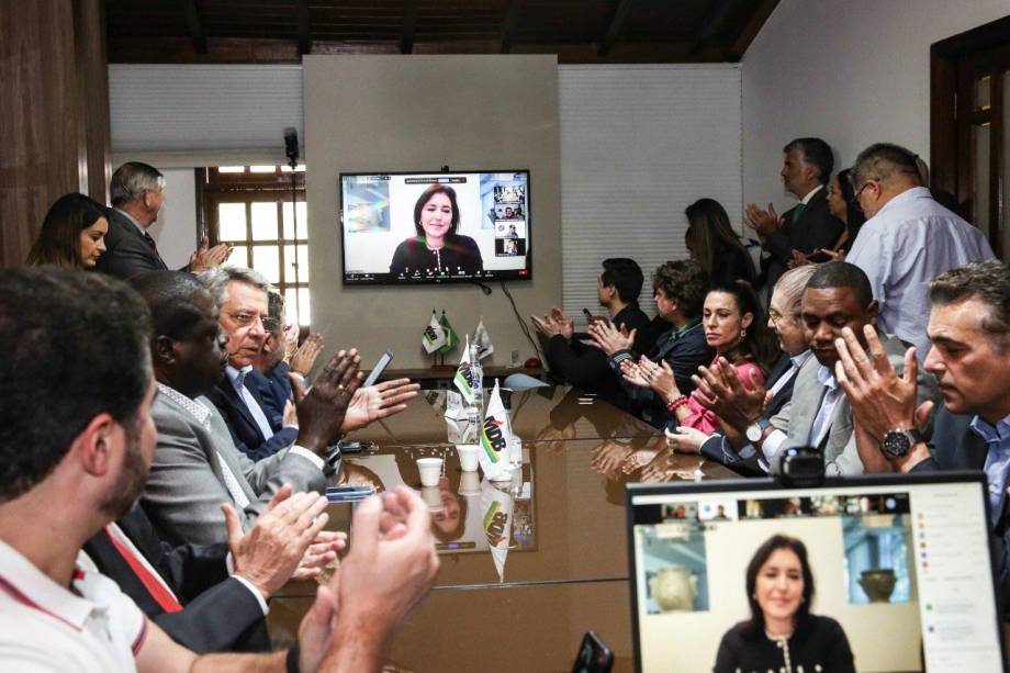 Lideranças do MDB, reunidos durante a convenção nacional do partido, em Brasília, 27/07/2022.