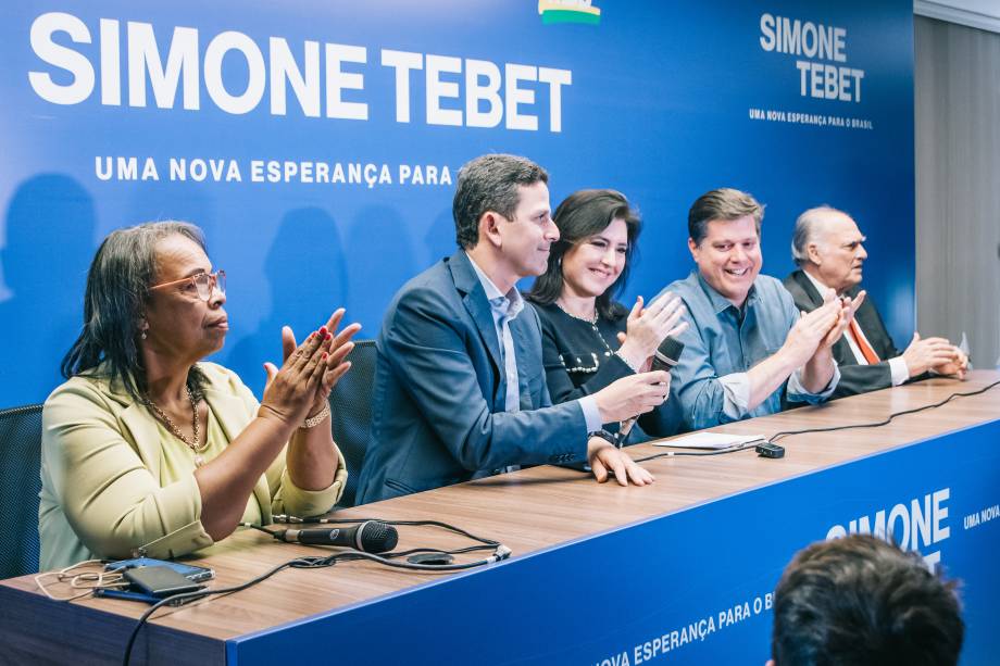 Lideranças do MDB, reunidos durante a convenção nacional do partido, Kátia Lobo (Secretária Nacional do MDB Mulher); Bruno Araújo (Presidente do PSDB); Simone Tebet (candidata oficial para Presidente da República); Baleia Rossi (Presidente do MDB) e Roberto Freire (Presidente do Cidadania), em Brasília, 27/07/2022.