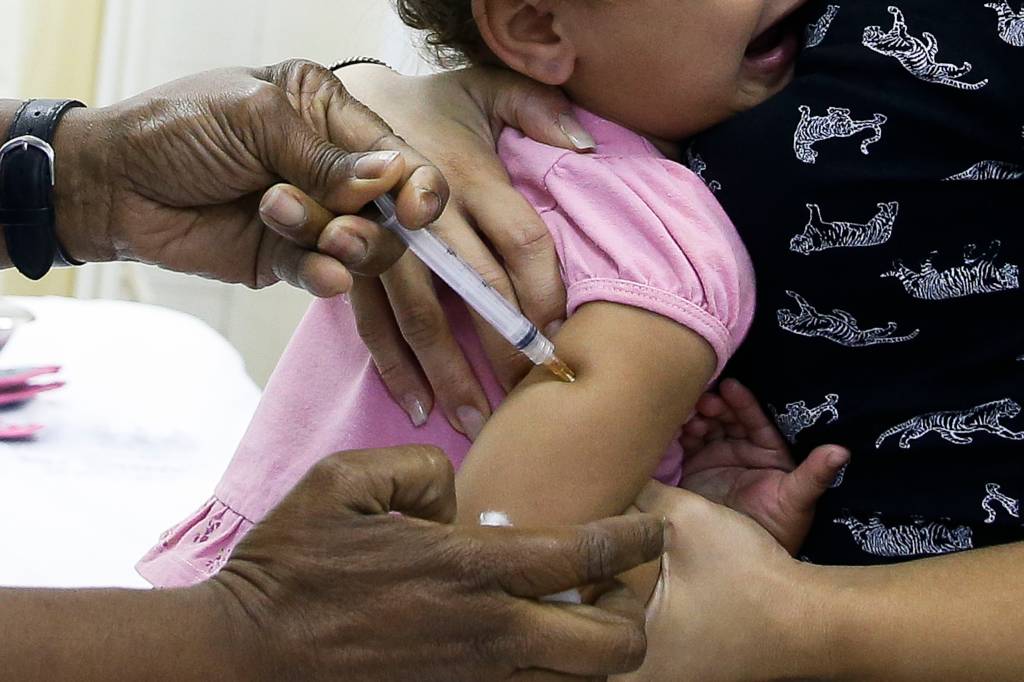 Vacinação pode prevenir a perda auditiva infantil, alerta pesquisa
