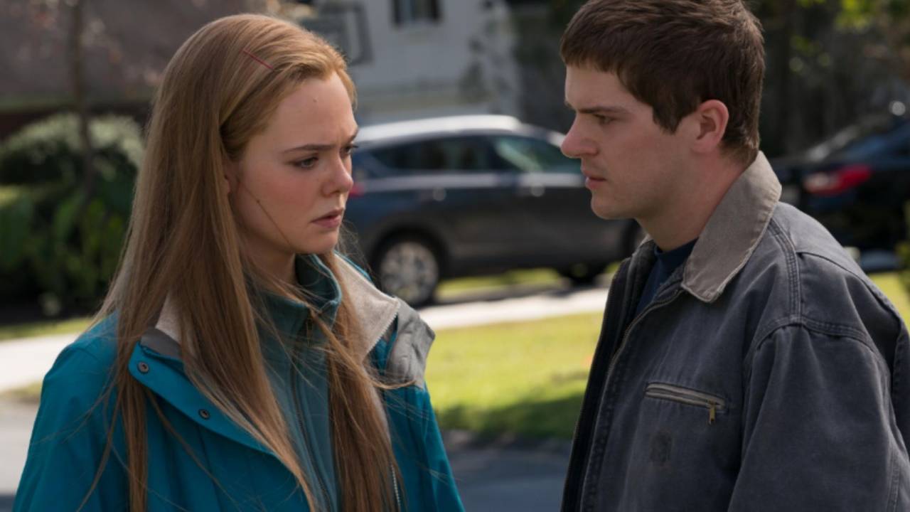 Elle Fanning e Colton Ryan em 'The Girl from Plainville'