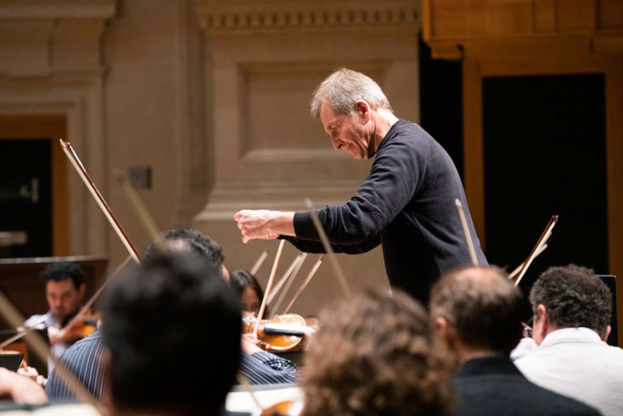 thierry_fischer O maestro Thierry Fischer em ensaio com a Osesp -