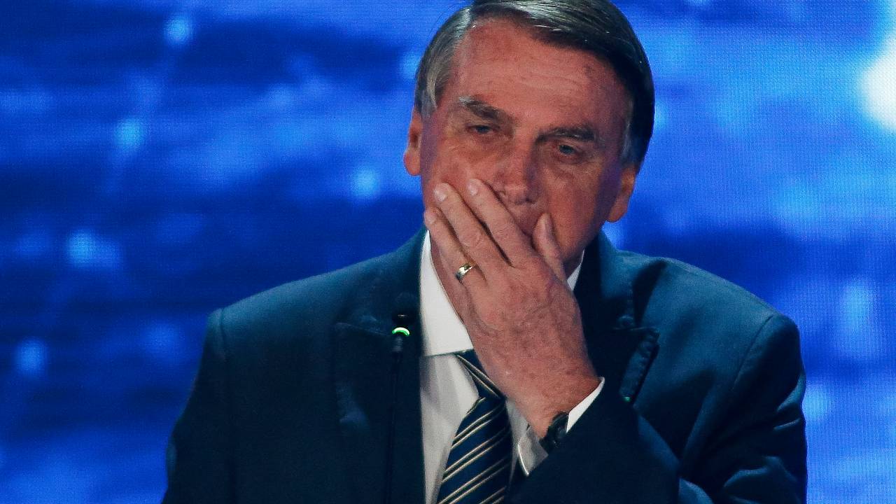 Jair Bolsonaro durante debate presidencial, na TV Bandeirantes -