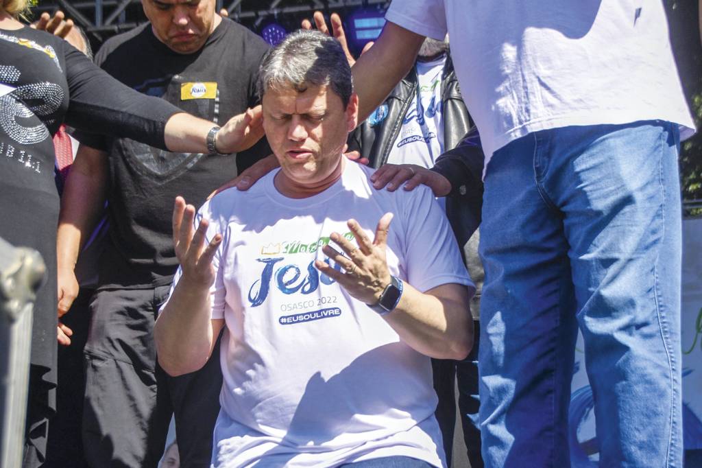 20220813144742446_32.jpg FÉ NO PADRINHO - Tarcísio: o candidato vai colar em Bolsonaro em São Paulo -