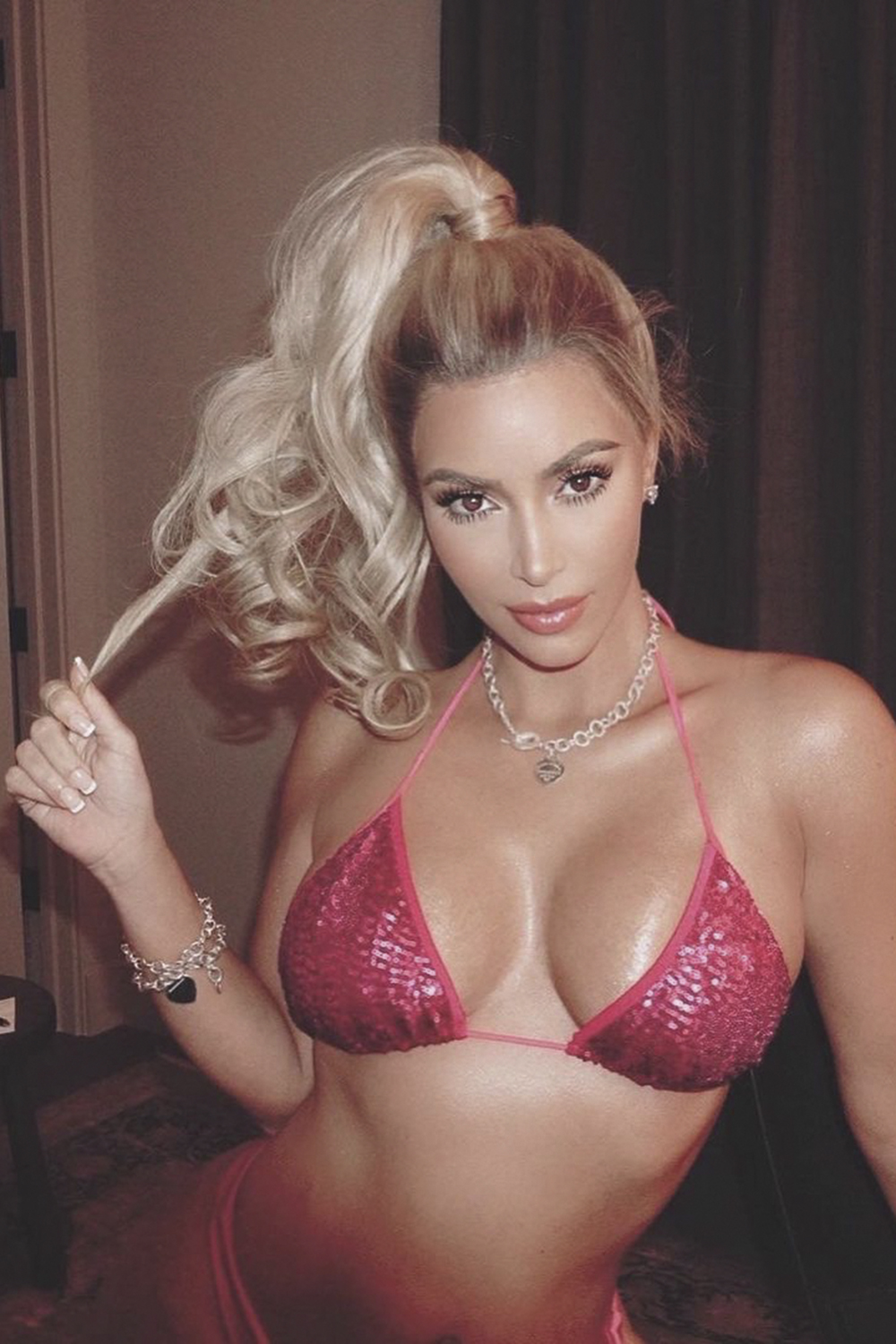 73412362_111214343649283_4952683406733544175_n Kim Kardashian