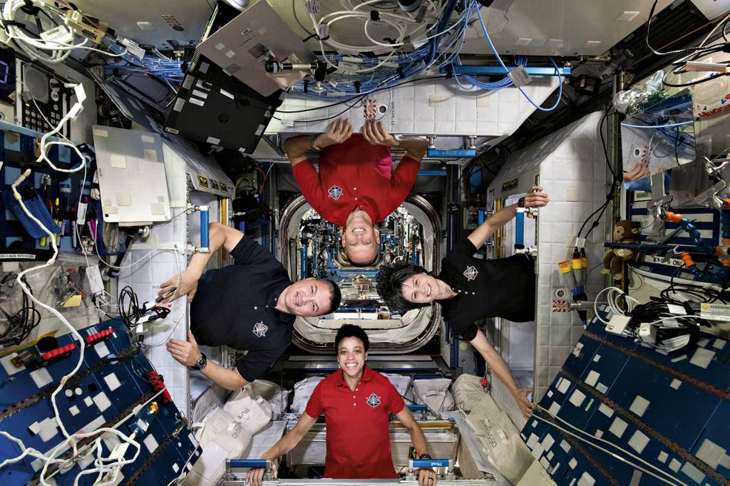 ASTRONAUTAS-ESTACAO-ESPACIAL-2022-01.jpg ALÔ, TERRA - Astronautas: estudo deu novas informações sobre perda óssea nas viagens espaciais -
