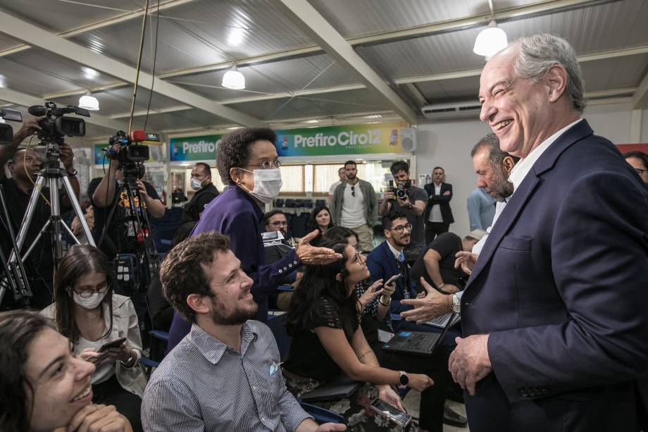 Ciro Gomes, candidato `a presidência da República pelo PDT, oficializa sua candidata `a vice-presidente Ana Paula Matos, da Bahia, 05/08/2022.