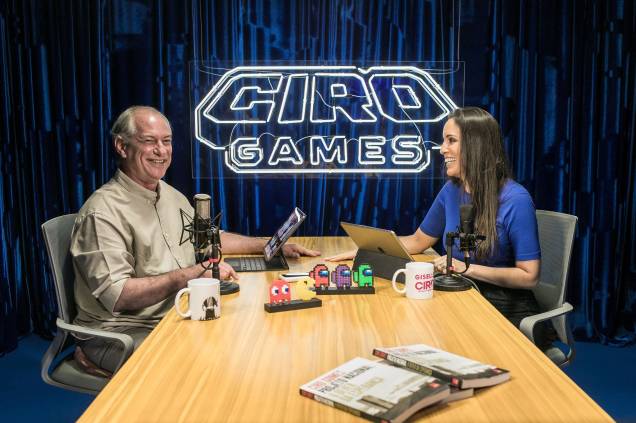 Ciro Gomes, candidato `a presidência da República pelo PDT, com sua companheira Giselle Bezerra, estréia novo cenário do "Ciro Games", 03/08/2022. Ciro Gomes, candidato `a presidência da República pelo PDT, com sua companheira Giselle Bezerra, estréia novo cenário do "Ciro Games", 03/08/2022.