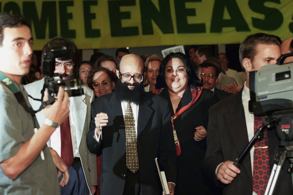 ENEAS-CARNEIRO-1998-20.JPG PIONEIRO - Enéas: há vinte anos, o deputado foi responsável pela eleição de um colega com menos de 300 votos -
