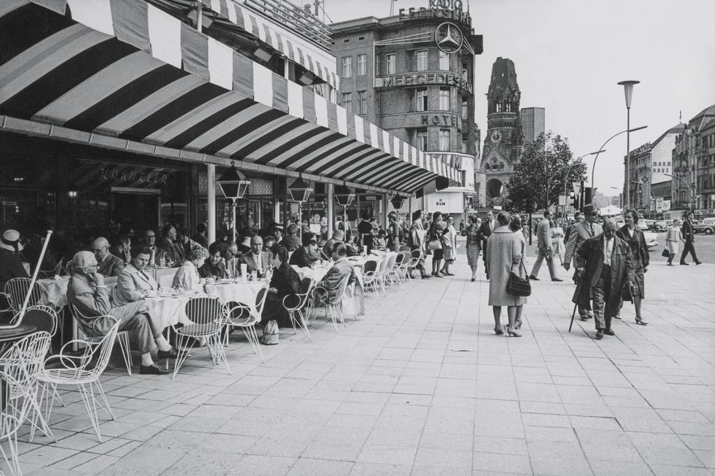 GettyImages-120556556.jpg AGITO - Café em Berlim nos anos 1920: a vida cultural era o foco de seus textos -
