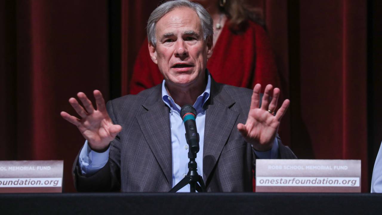 Gregg Abbott, que concorre ao terceiro mandato como governador nas eleições de novembro, já enviou mais de 6.000 imigrantes a Washington desde abril.
