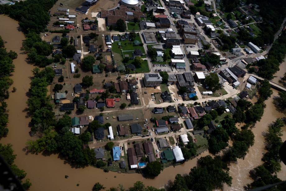 Inundações no estado do <span>Kentucky deixam ao menos 30 mortos e milhares de desalojados.</span>