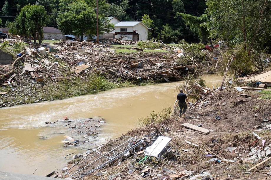 Inundações no estado do <span>Kentucky deixam ao menos 30 mortos e milhares de desalojados.</span>