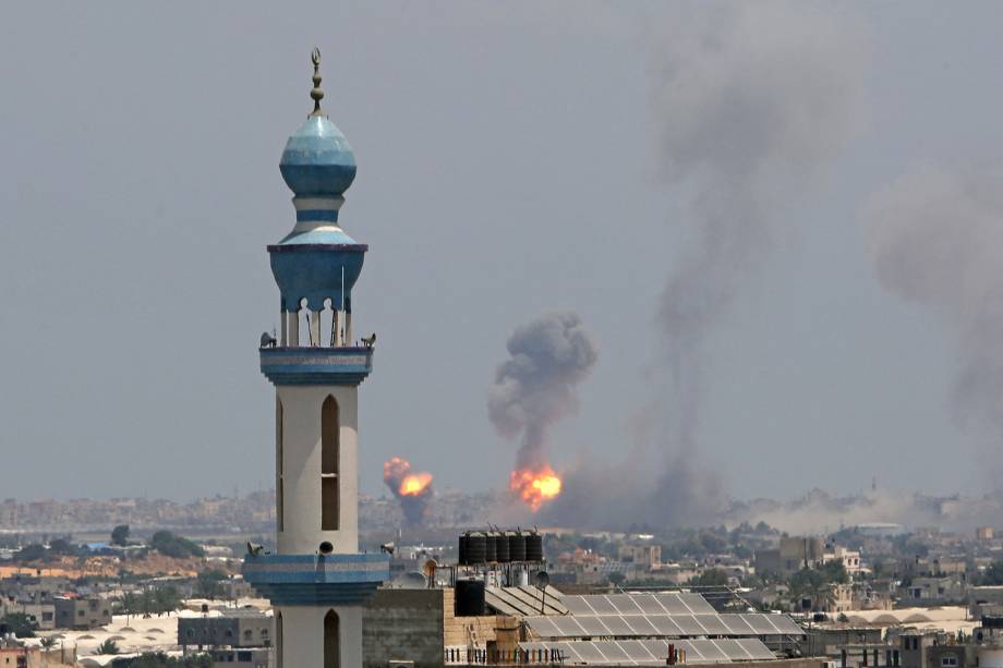 Ataque aéreo israelense em Khan Yunis, no sul da Faixa de Gaza, em 06/08/2022.