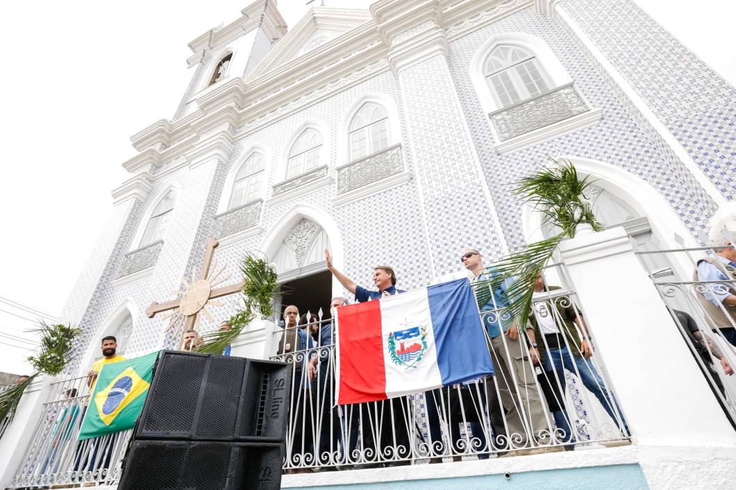 O presidente da República e candidato `a reeleição Jair Bolsonaro, durante cerimônia de entrega das obras de restauração da Igreja do Bom Jesus dos Martírios, em Maceió-AL, 28/07/2022 O presidente da República e candidato `a reeleição Jair Bolsonaro, durante cerimônia de entrega das obras de restauração da Igreja do Bom Jesus dos Martírios, em Maceió-AL, 28/07/2022