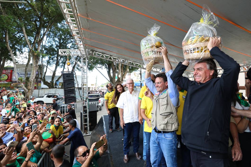 O presidente da República e candidato `a reeleição Jair Bolsonaro, em Cruz das Almas-BA, durante entrega de alimentos, 01/08/2022. O presidente da República e candidato `a reeleição Jair Bolsonaro, em Cruz das Almas-BA, durante entrega de alimentos, 01/08/2022.