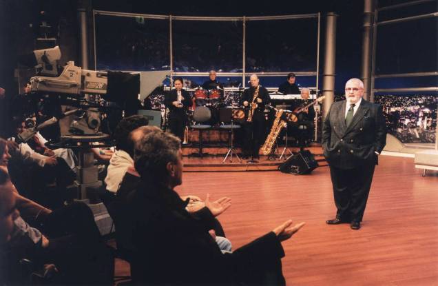 Jô Soares, apresentador, ator, autor, no "Programa do Jô" da Rede Globo, 02/07/2002. Jô Soares, apresentador, ator, autor, no "Programa do Jô" da Rede Globo, 02/07/2002.