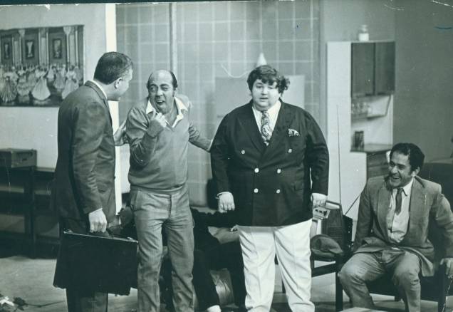 Jô Soares, Oltelo, Zeloni e Ronald Golias em "Família Trapo" da TV Record, 27/09/1968. Jô Soares, Oltelo, Zeloni e Ronald Golias em "Família Trapo" da TV Record, 27/09/1968.