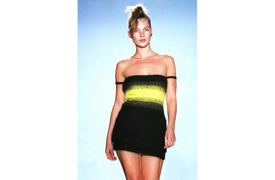 A top model britânica Kate Moss durante desfile da coleção Gianni Versace em Nova York, 1997. A top model britânica Kate Moss durante desfile da coleção Gianni Versace em Nova York, 1997.